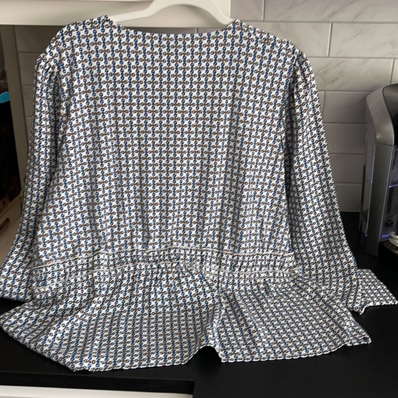 Ann Taylor peplum blouse- chain print taupe and slate blue size xl. - Picture 5 of 13